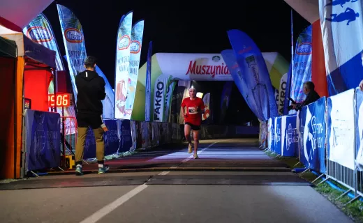 Ostatnie piątkowe zmagania na Festiwalu Biegowym. Ruszył Bieg Nocny na 7 km - 56